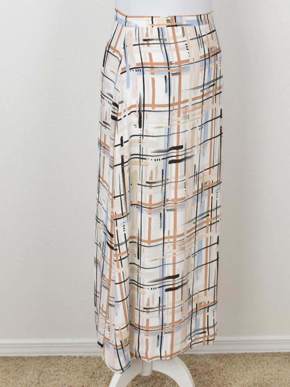 Aritzia Wilfred Midi Skirt in Cream Abstract Plaid - 2 - Picture 6 of 7